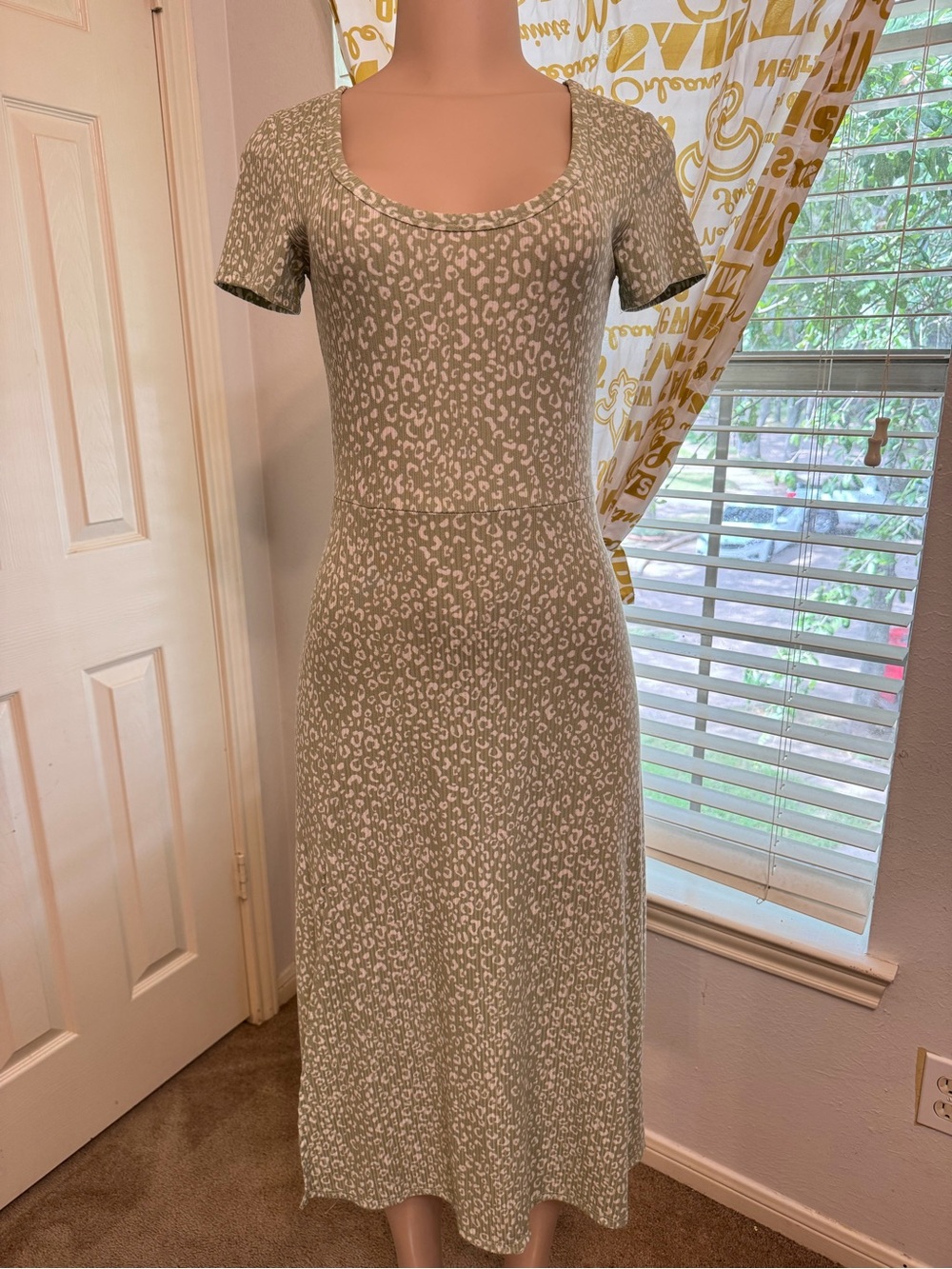Long green patterned Jessica Simpson dress